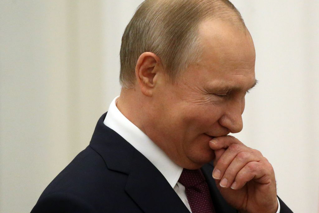 Путин подписал закон о гарантиях неприкосновенности экс-президенту России